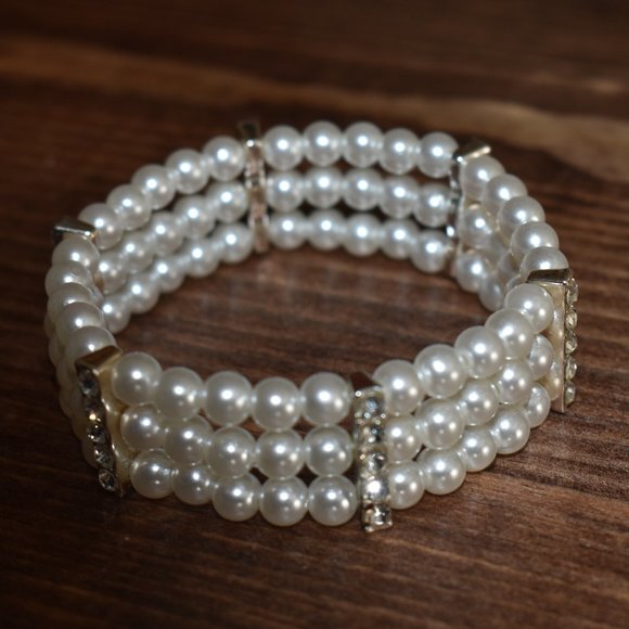 Beautiful Faux Pearl & Stone Stretchy Bracelet - Picture 2 of 3
